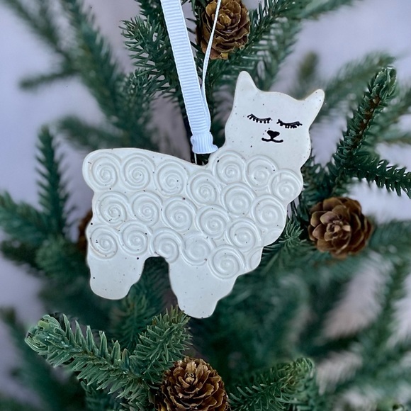Llama ornamemt - Picture 2 of 2
